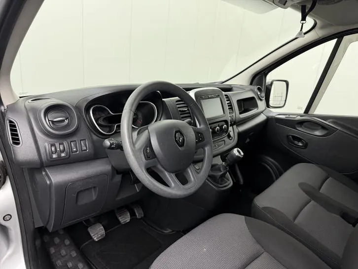Renault Trafic 2021 photo 3