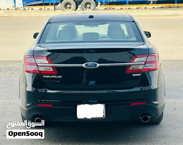 Ford Taurus 2018 photo 2