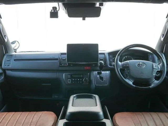 Toyota Hiace 2024 photo 2