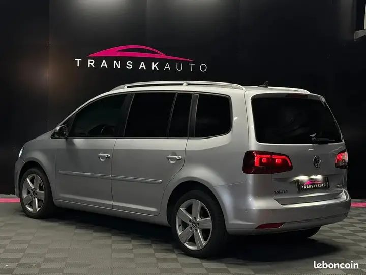 Volkswagen Touran 2011 photo 3