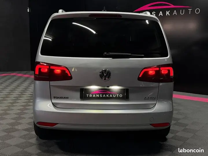 Volkswagen Touran 2011 photo 4