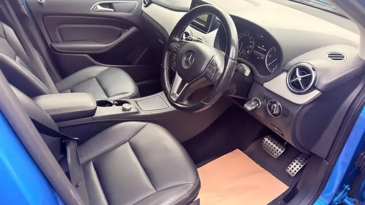 Mercedes-Benz B-Class 2013 photo 2