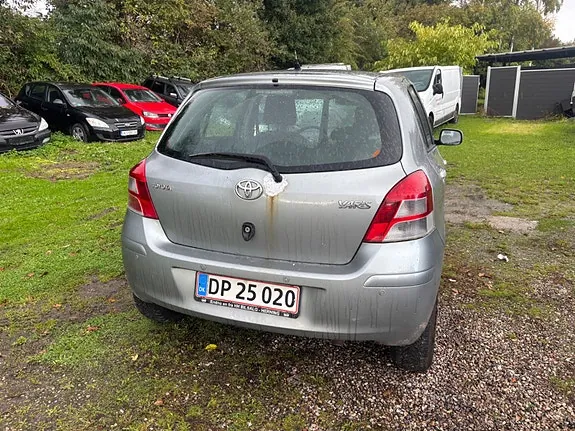 Toyota Yaris 2010 photo 2