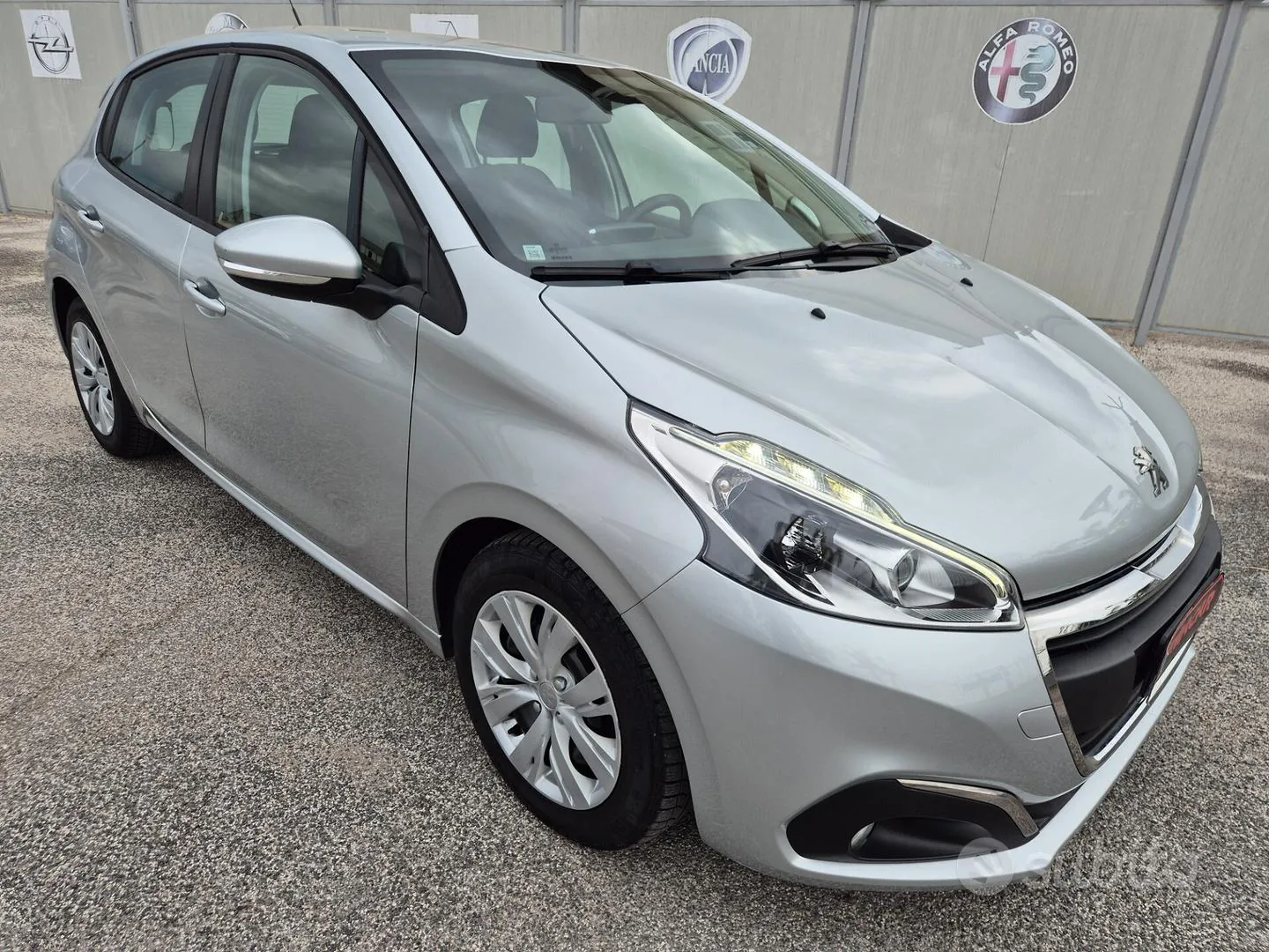 Peugeot 208 2018 photo 2