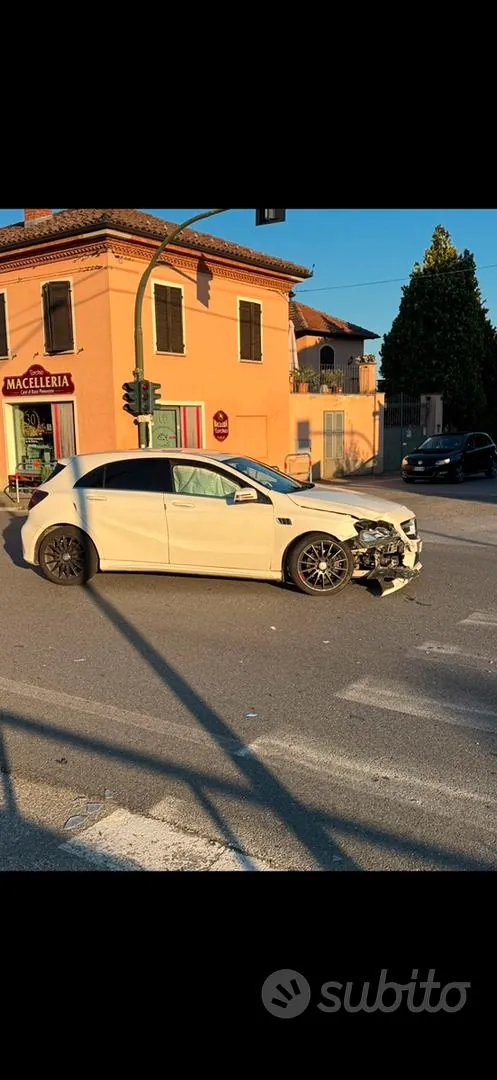 Mercedes-Benz A 2015 photo 2