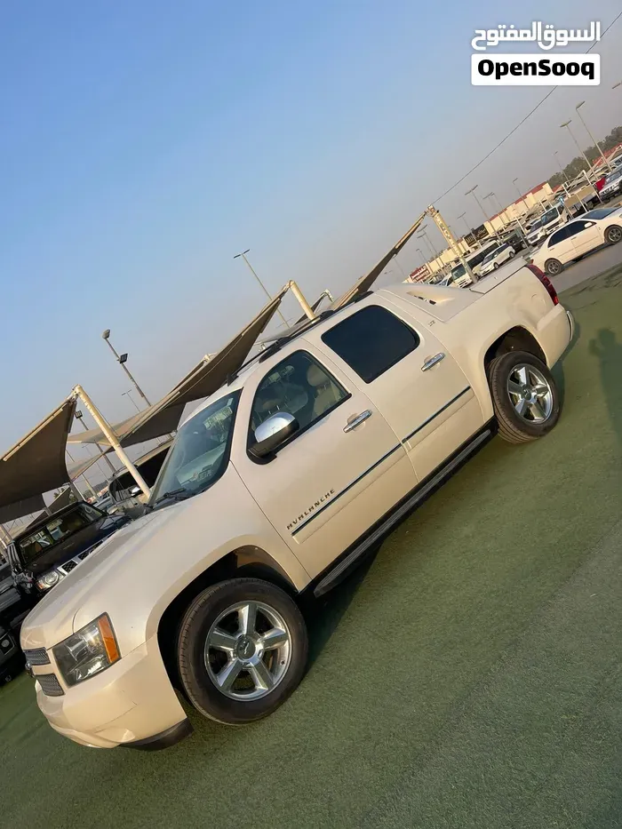 Chevrolet Tahoe 2011 photo 2