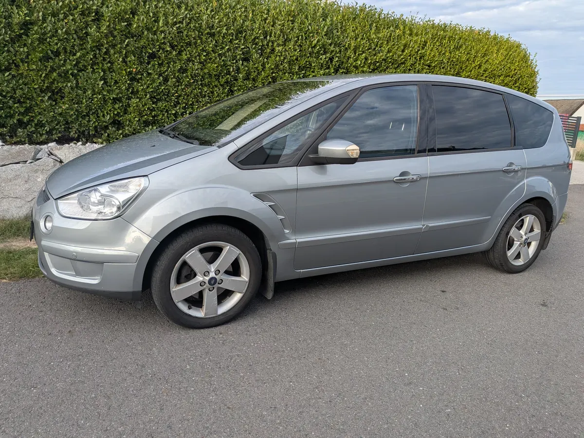 Ford S-Max 2010 photo 2