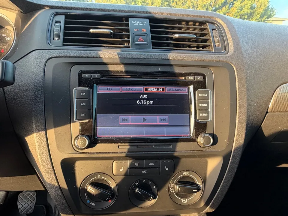 Volkswagen Jetta 2015 photo 2