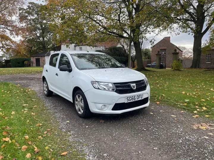 Dacia Sandero 2016 photo 2
