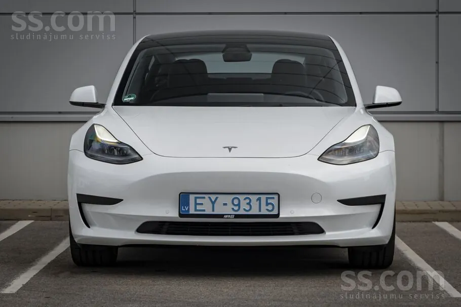 Tesla Model 3 2021 photo 2