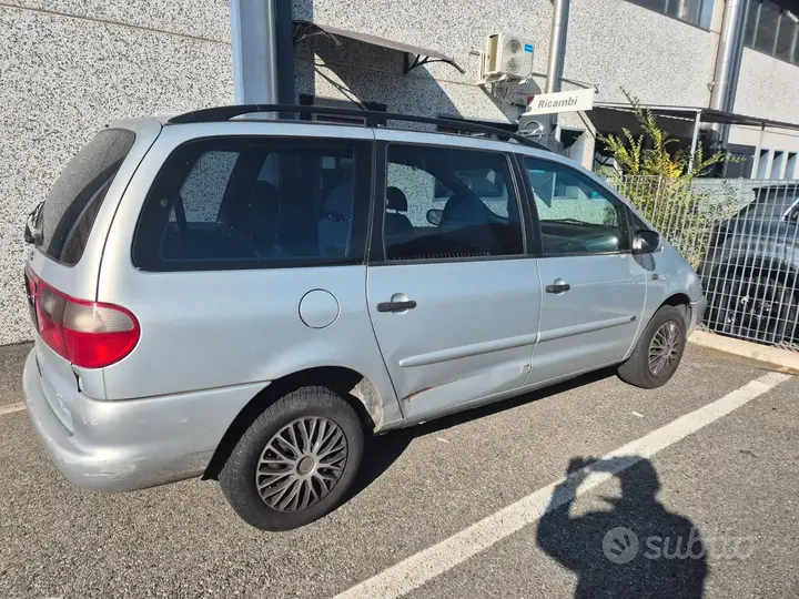 Ford Galaxy 2000 photo 3