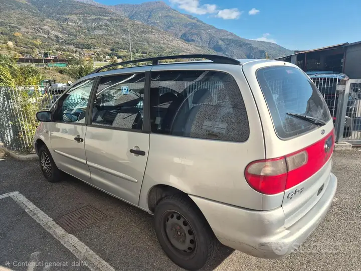 Ford Galaxy 2000 photo 4