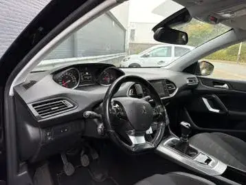 Peugeot 308 2019 photo 3
