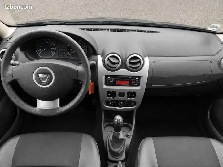 Dacia Sandero 2012 photo 3