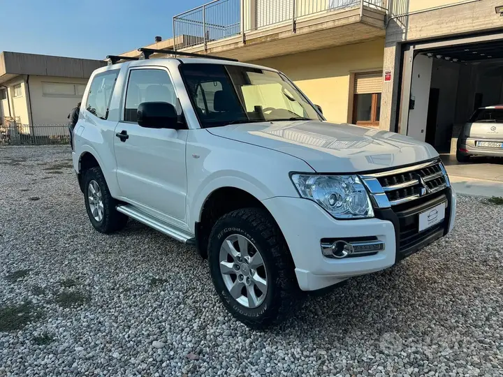 Mitsubishi Pajero 2017 photo 4