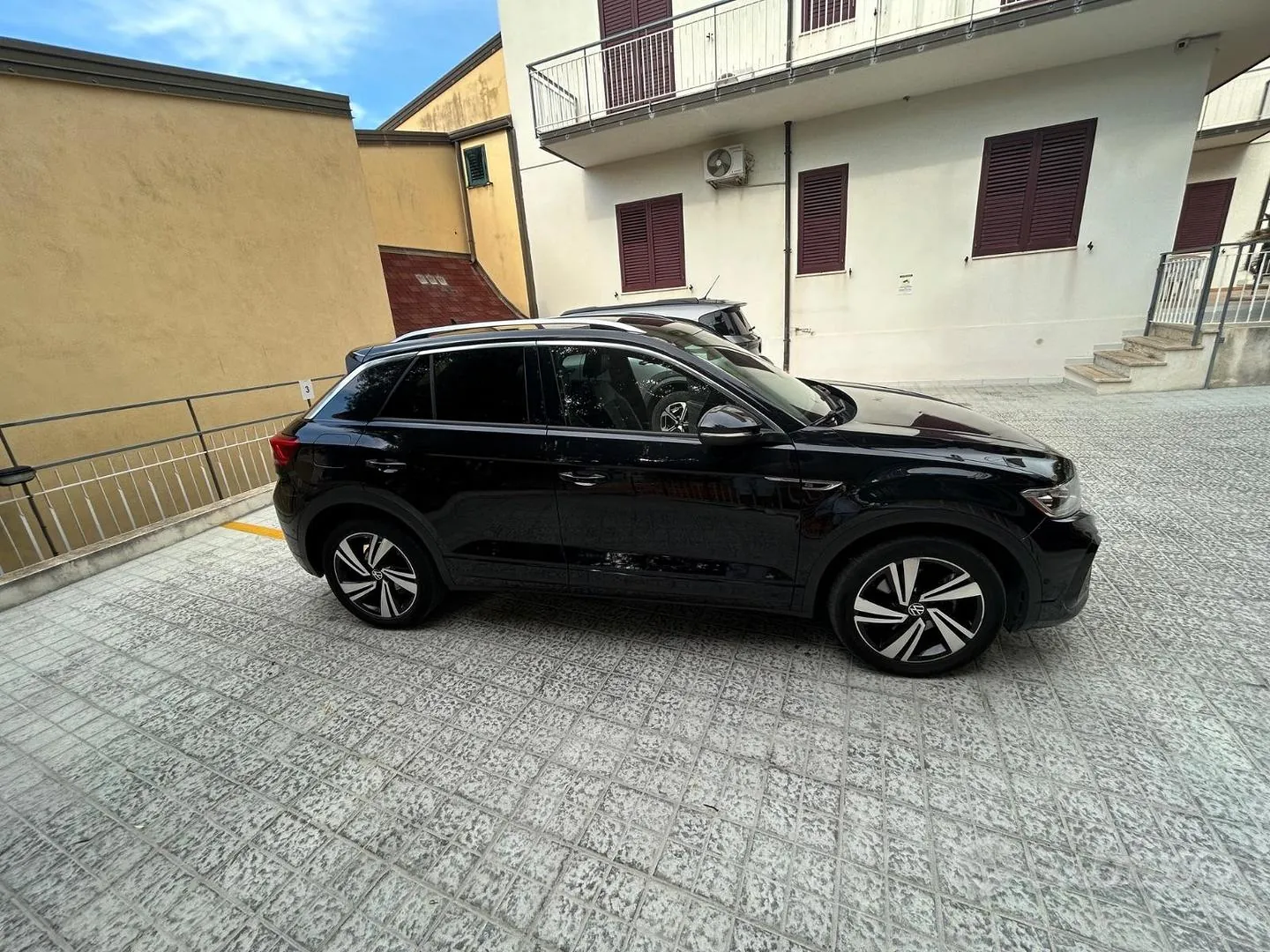 Volkswagen T-Roc 2022 photo 2