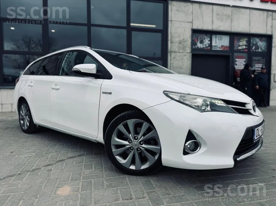 Toyota Auris 2013 photo 2