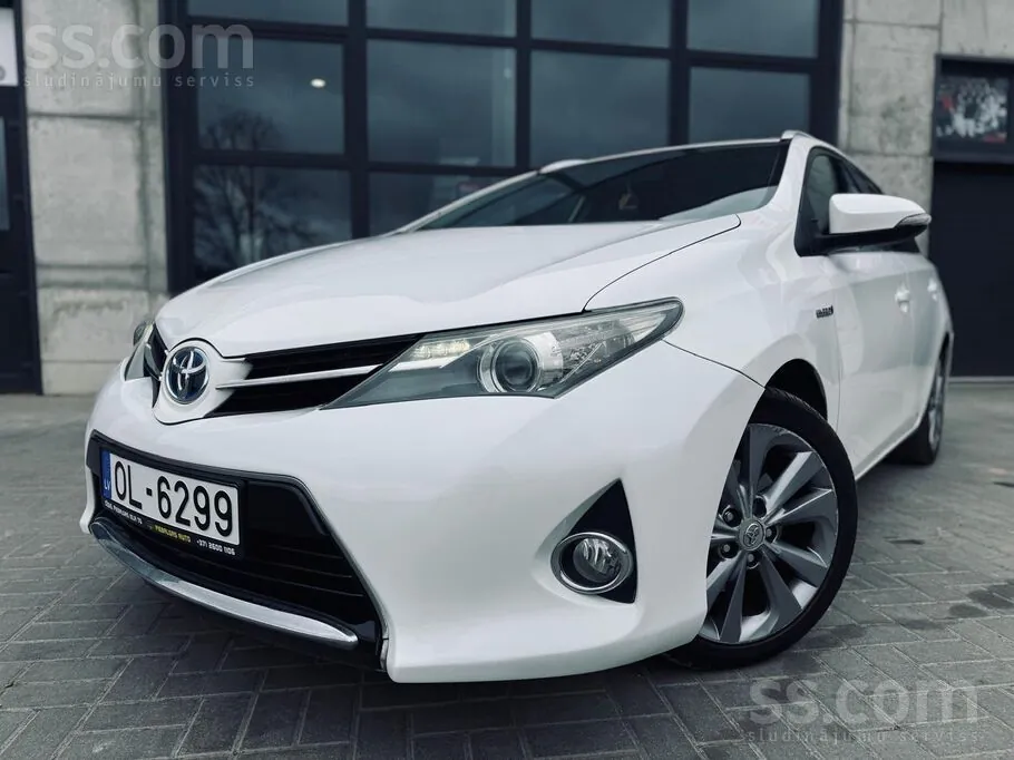 Toyota Auris 2013 photo 3