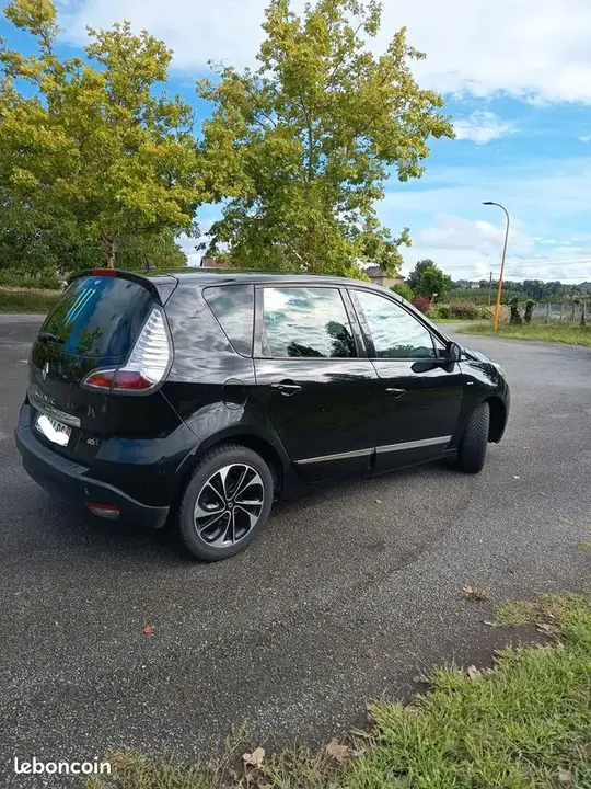 Renault Scenic 2015 photo 2
