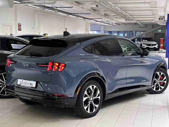 Ford Mustang Mach-E 2023 photo 3