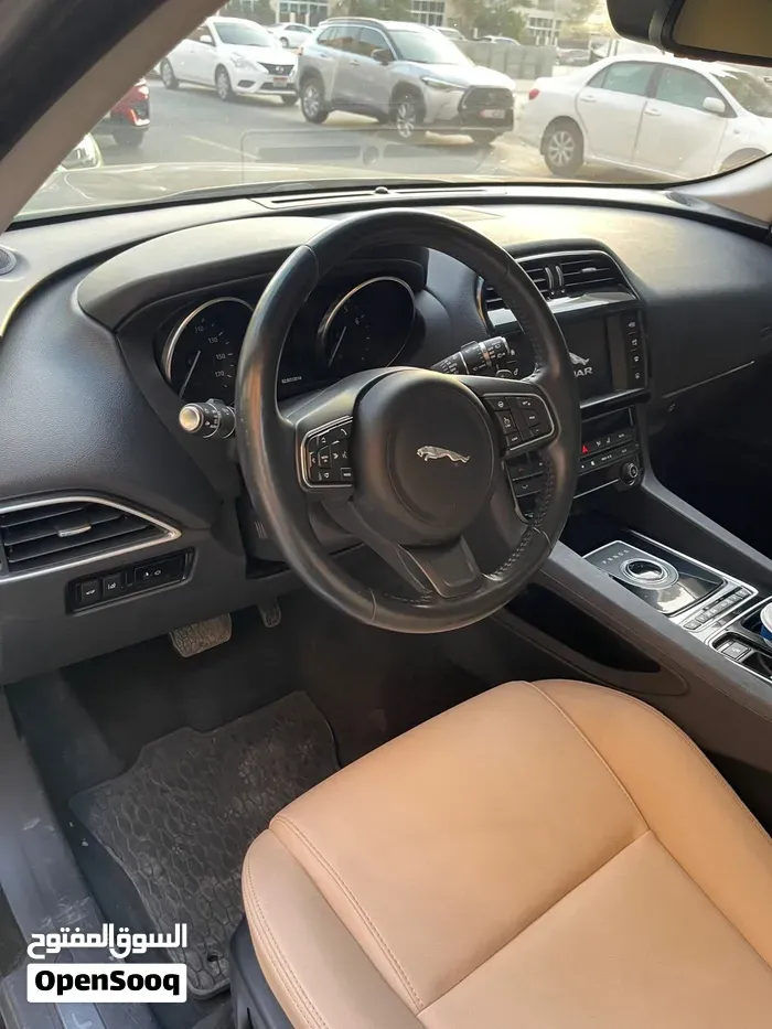 Jaguar F-Pace 2018 photo 4