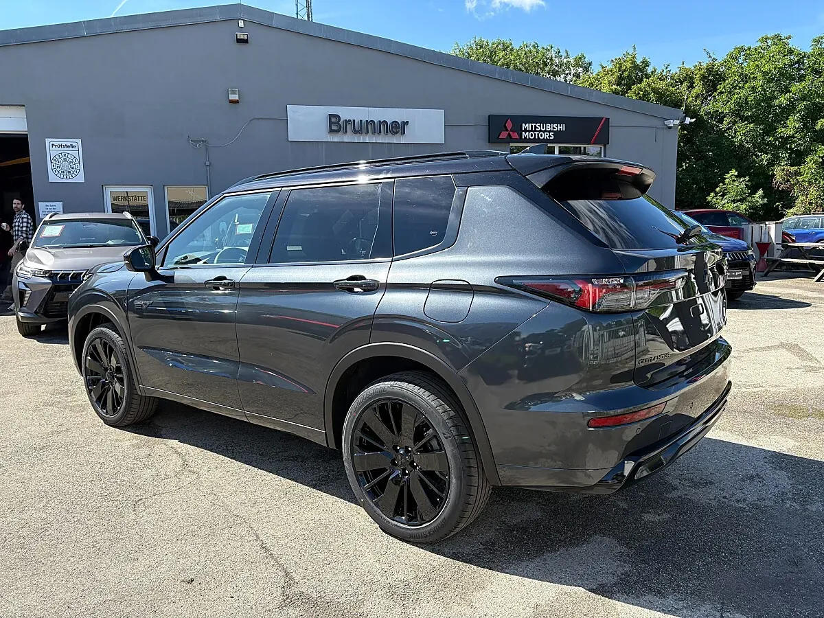 Mitsubishi Outlander photo 3