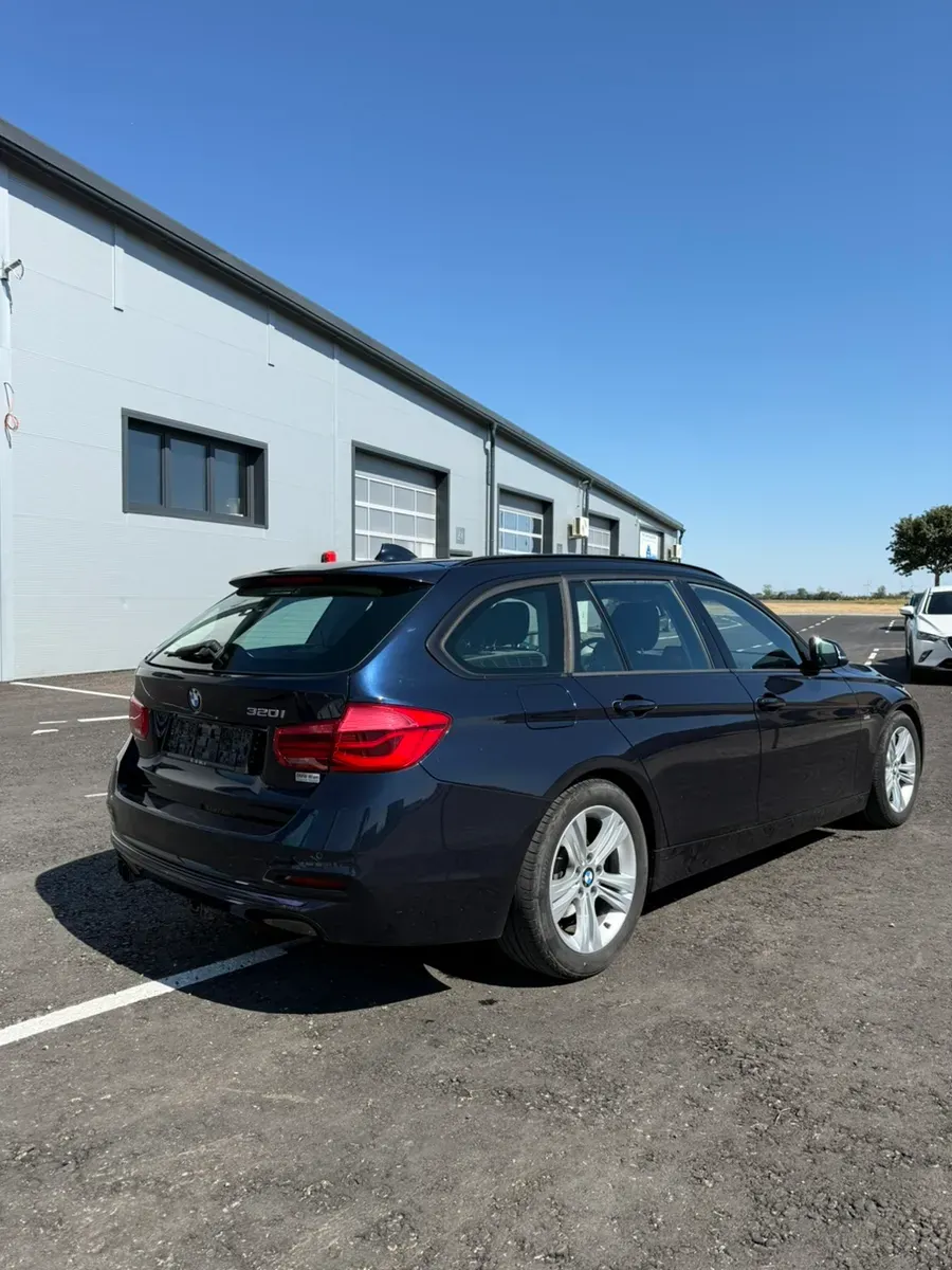 BMW 3 Series 2015 photo 3