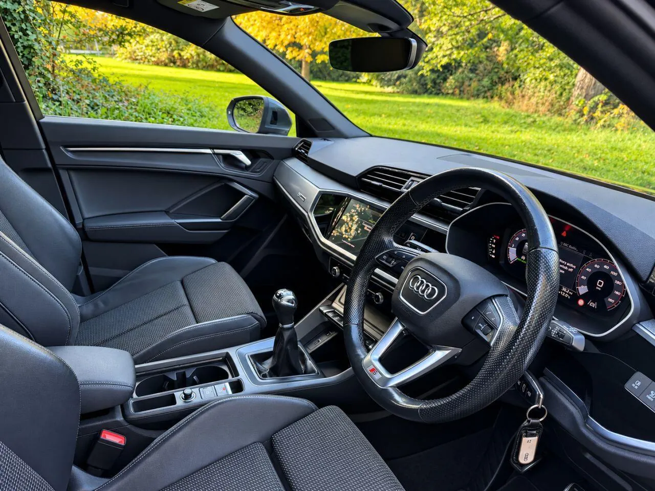 Audi Q3 2021 photo 2