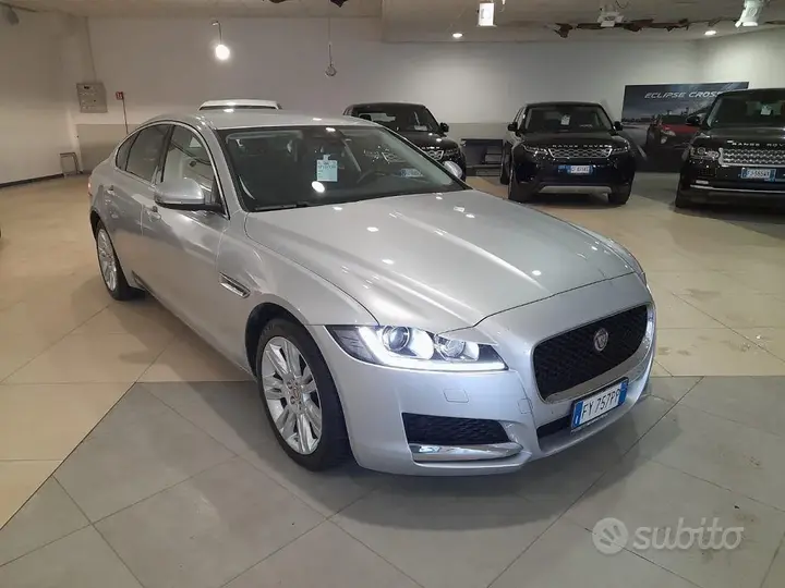 Jaguar Xf 2019 photo 2