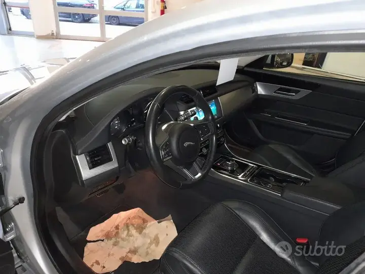 Jaguar Xf 2019 photo 5
