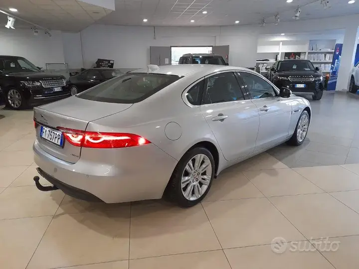 Jaguar Xf 2019 photo 3