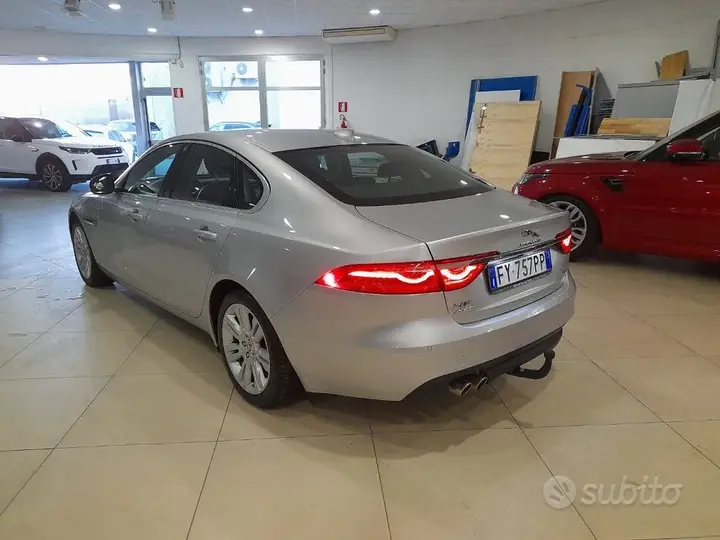 Jaguar Xf 2019 photo 4