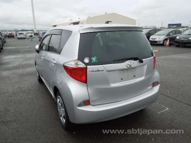 Toyota Ractis 2014 photo 3