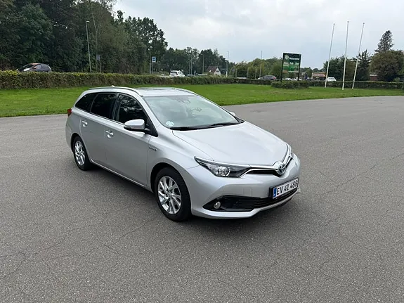 Toyota Auris 2015 photo 3