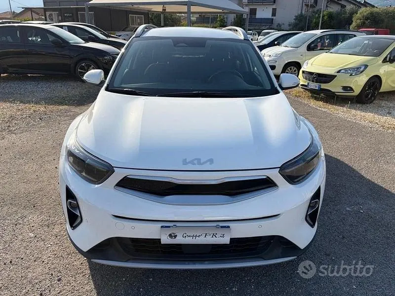 Kia Stonic 2023 photo 2