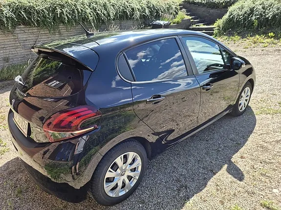 Peugeot 208 2018 photo 2