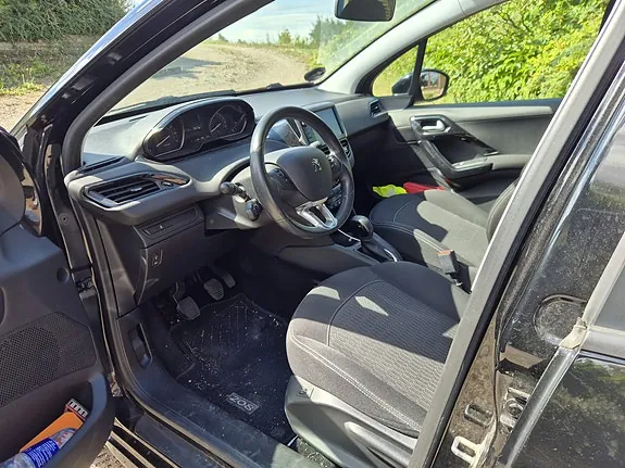 Peugeot 208 2018 photo 5
