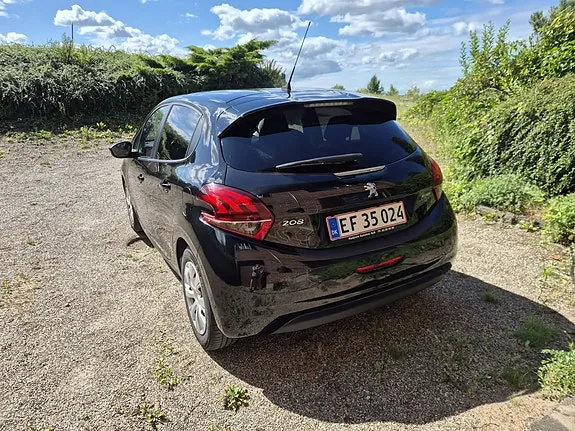 Peugeot 208 2018 photo 3