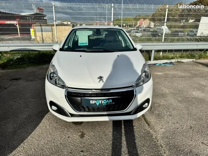 Peugeot 208 2018 photo 2