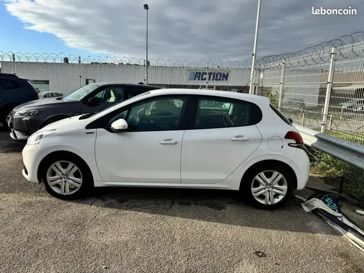 Peugeot 208 2018 photo 5