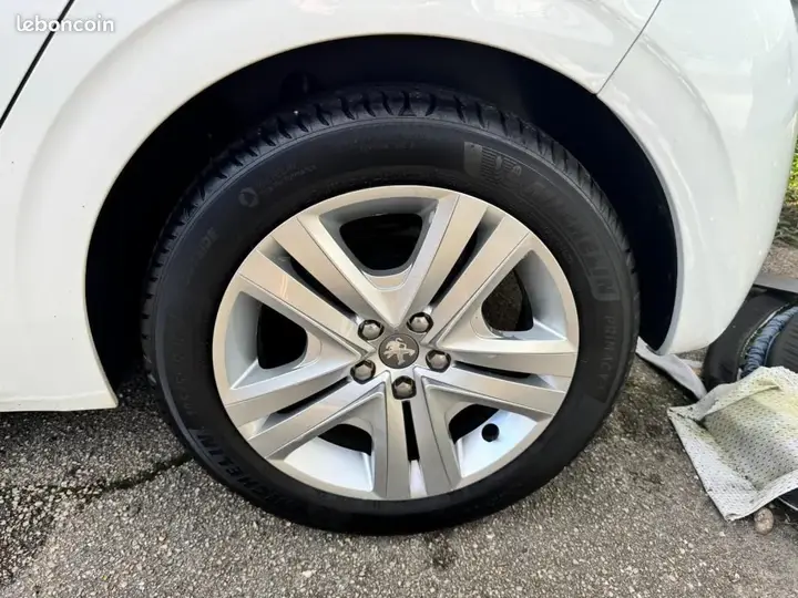 Peugeot 208 2018 photo 4