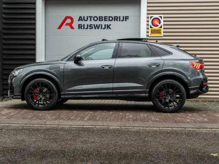 Audi Q3 2023 photo 2