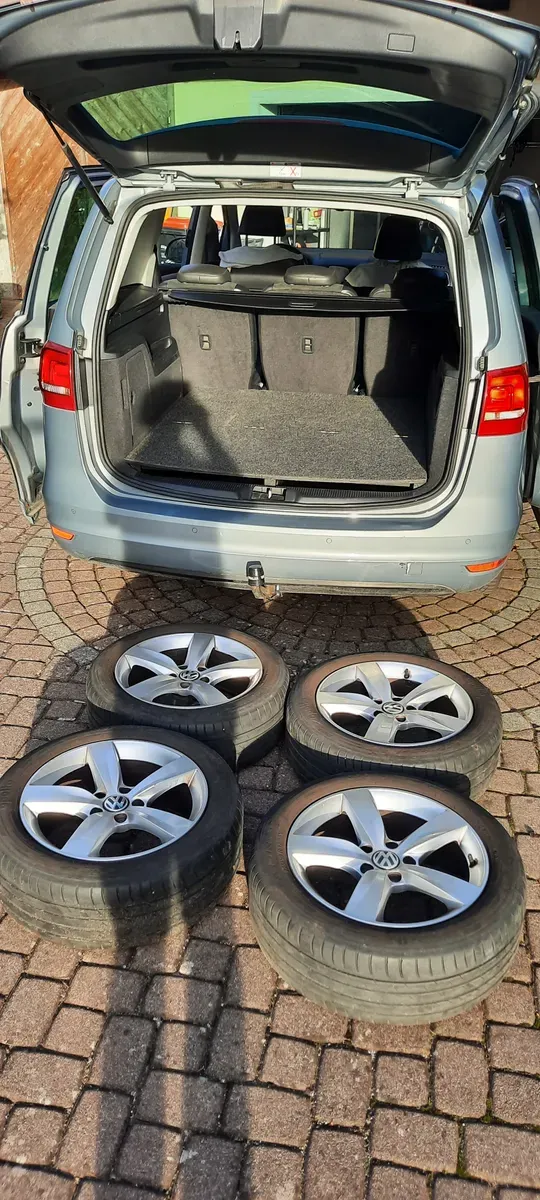 Volkswagen Sharan 2011 photo 2