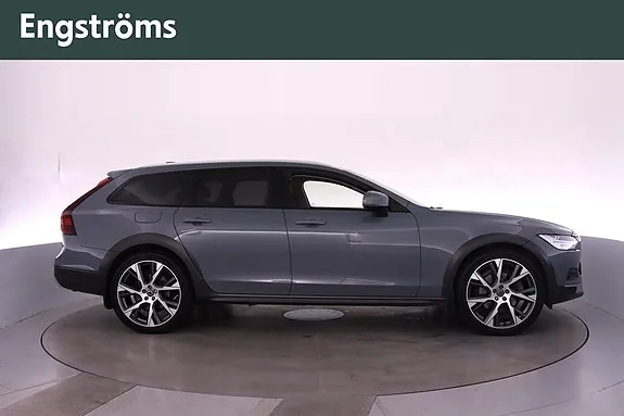 Volvo V90 Cross Country 2023 photo 2
