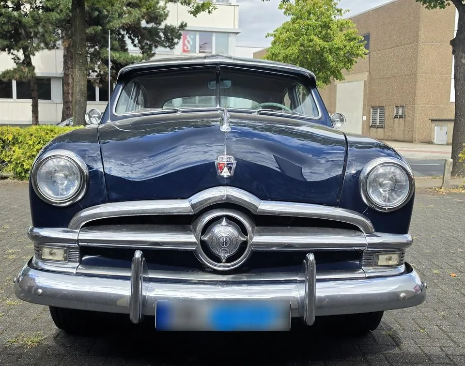 Ford Custom Deluxe