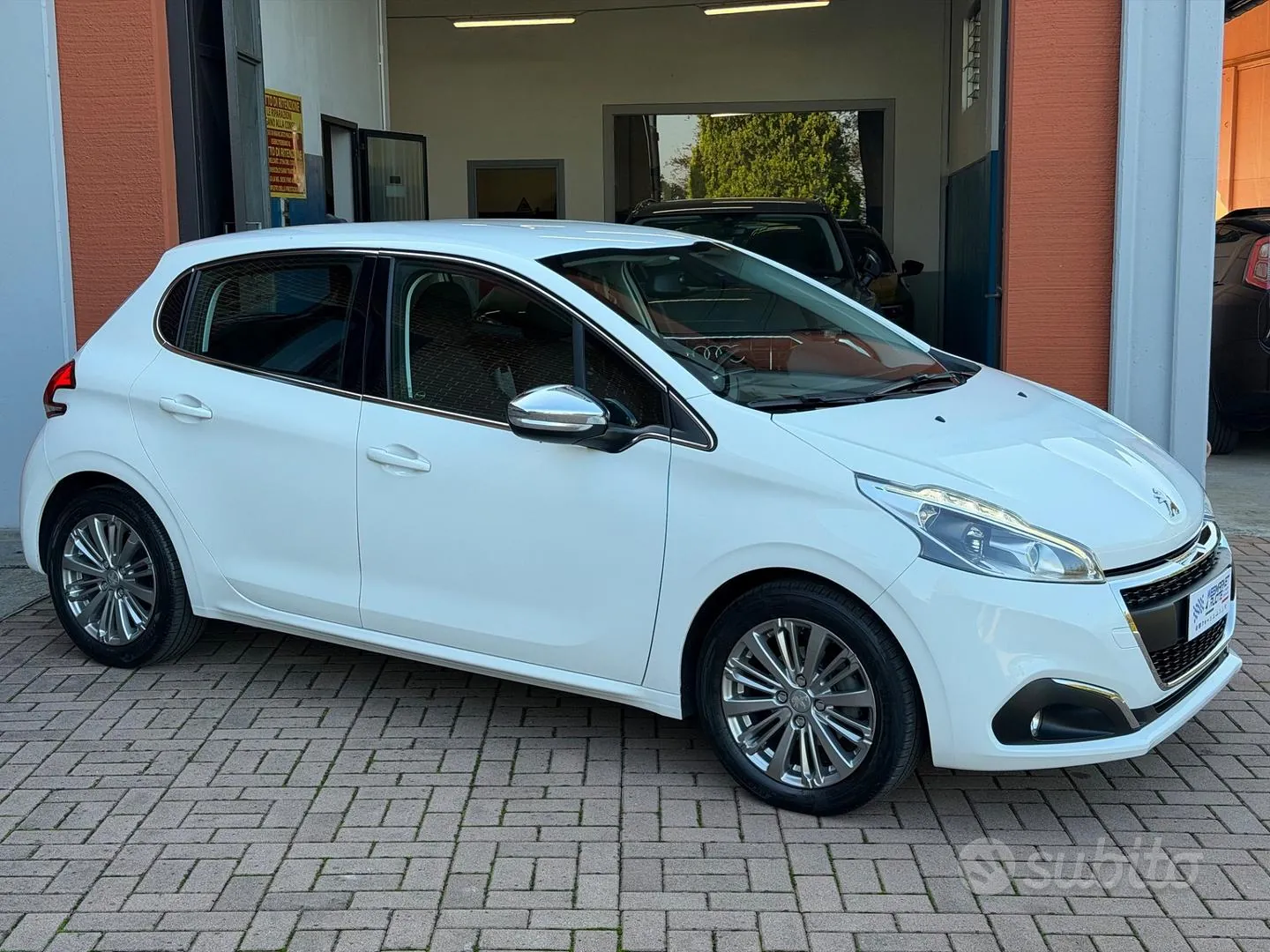 Peugeot 208 2018 photo 2