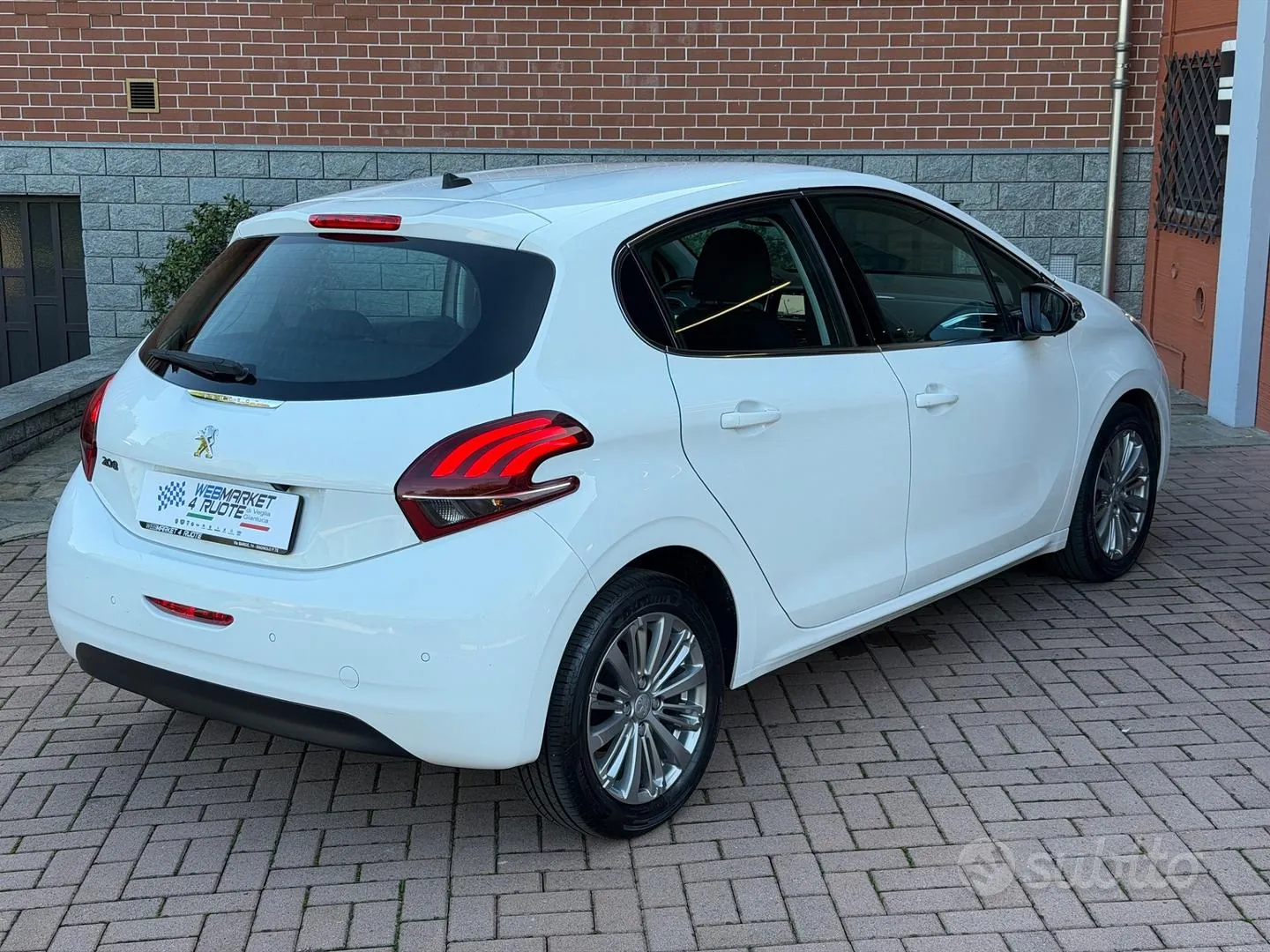 Peugeot 208 2018 photo 3