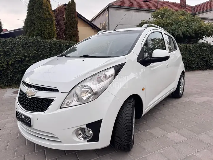 Chevrolet Spark 2011 photo 4