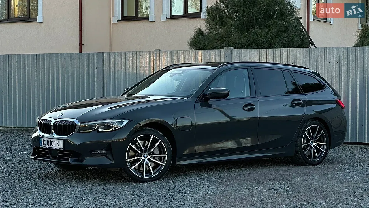 BMW 3 Series 2020 photo 3