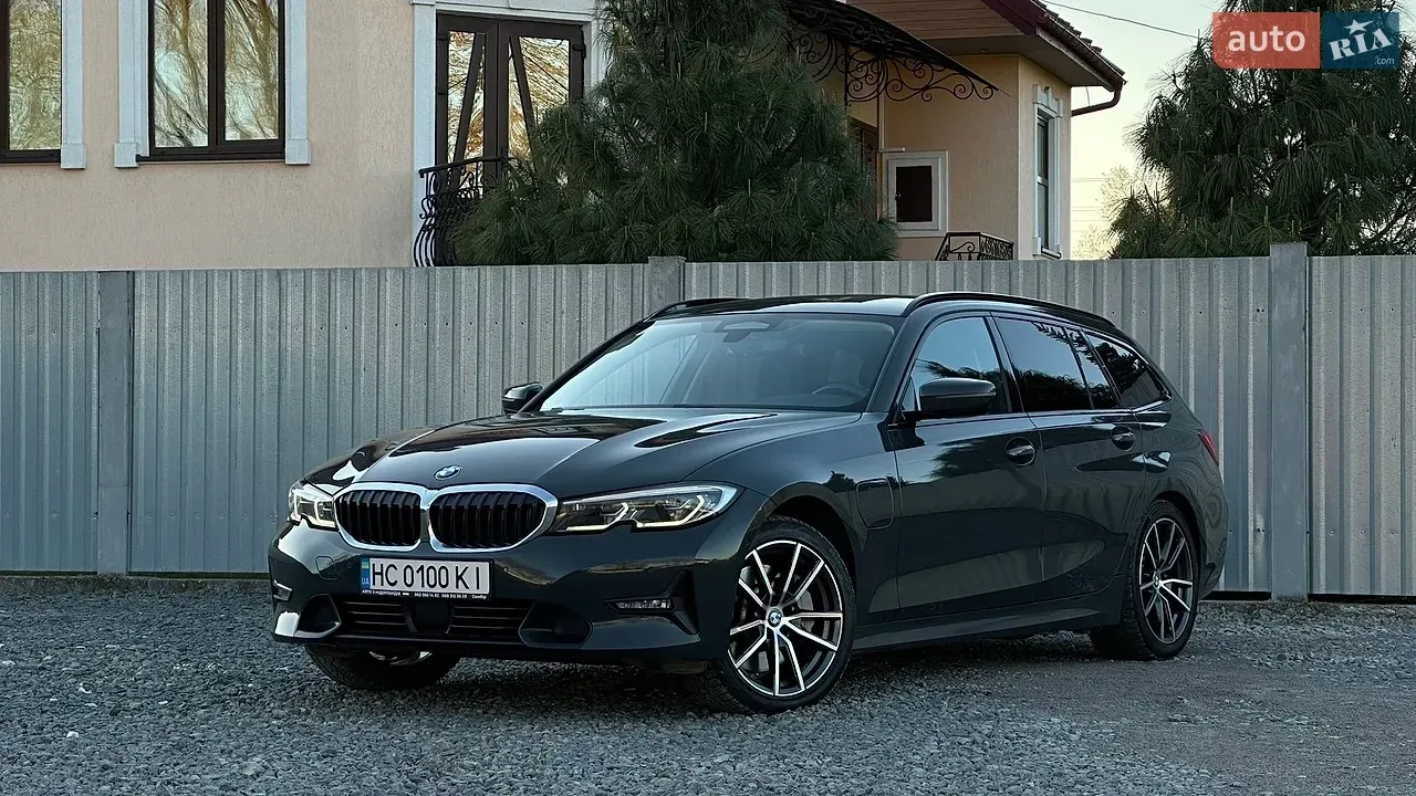 BMW 3 Series 2020 photo 2